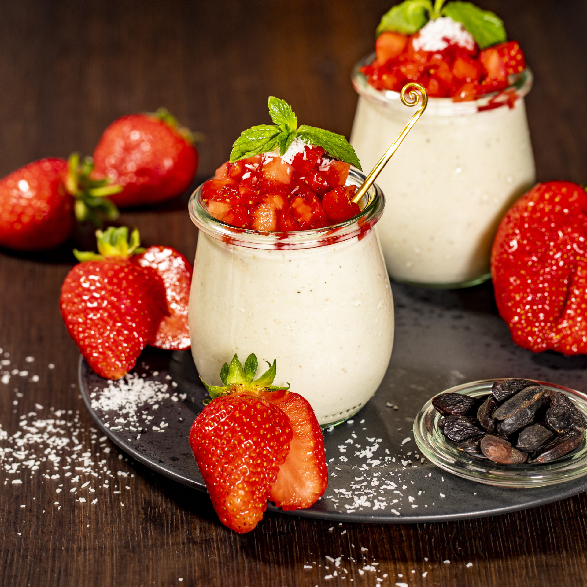 Kokos-Joghurtcreme (Soja) mit Erdbeeren (vegan) - Würzmeister